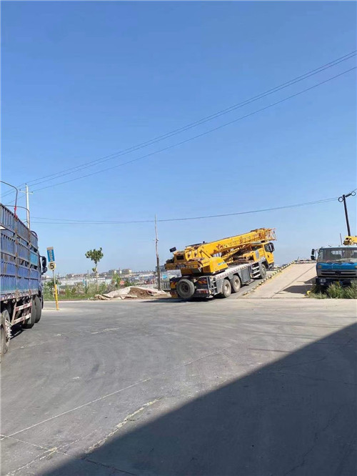 连山区25吨吊车的租赁价格大概是多少？