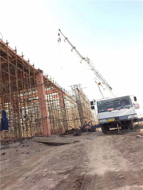 连山区吊车作业的安全注意事项有哪些？