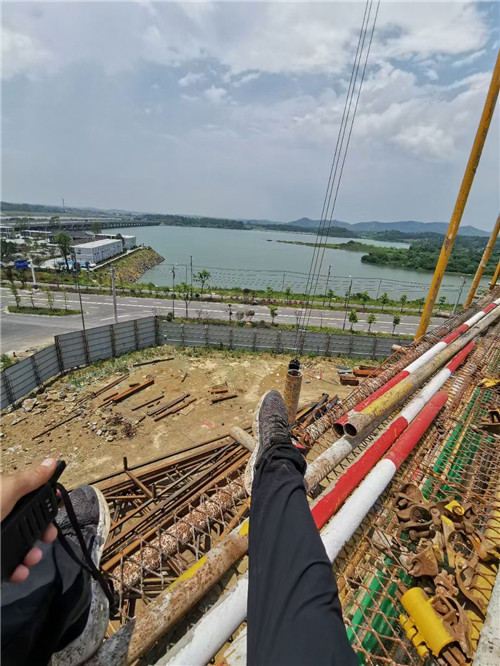 连山区作业中发生设备损坏或人员意外，责任怎么划分？