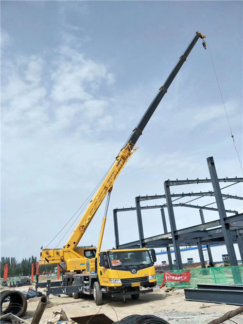 连山区超高层建筑钢结构吊装案例